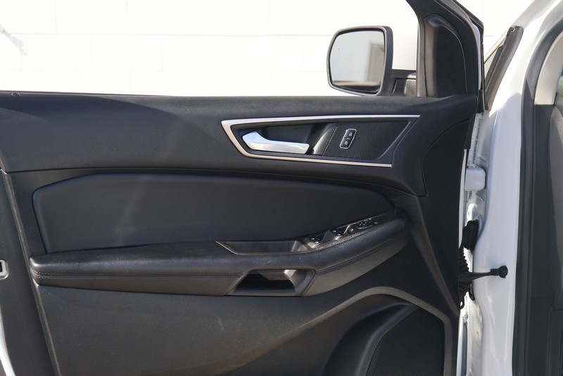 Ford Edge Vehicle Full-screen Gallery Image 15