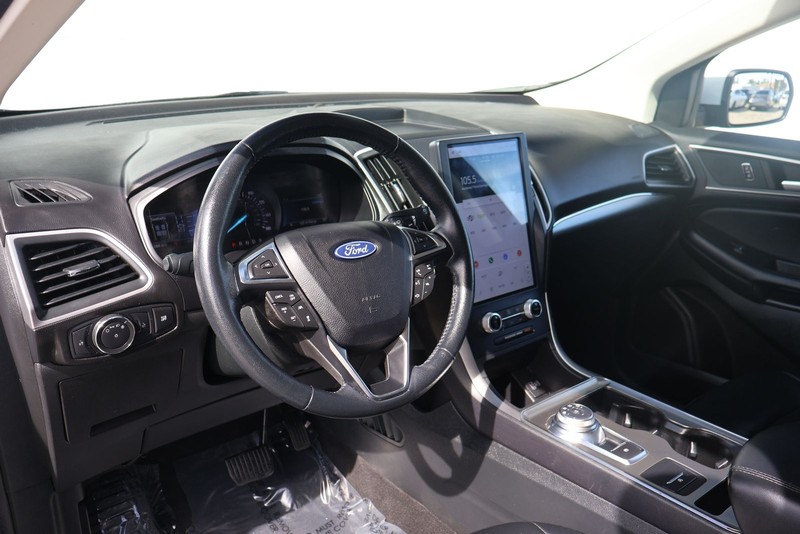 Ford Edge Vehicle Full-screen Gallery Image 16