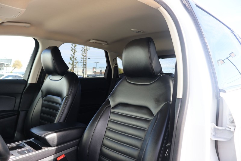 Ford Edge Vehicle Full-screen Gallery Image 17