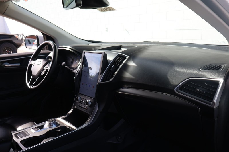 Ford Edge Vehicle Full-screen Gallery Image 19