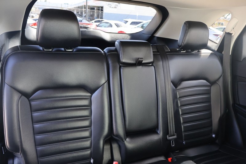 Ford Edge Vehicle Full-screen Gallery Image 21