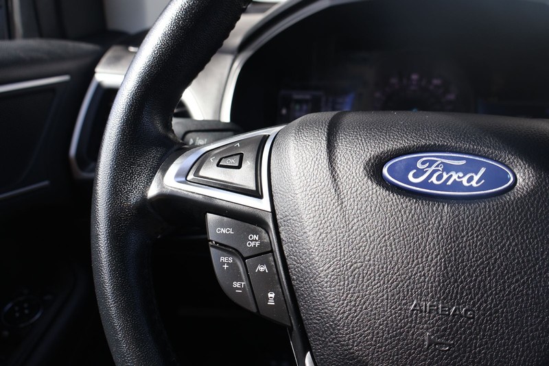 Ford Edge Vehicle Full-screen Gallery Image 25