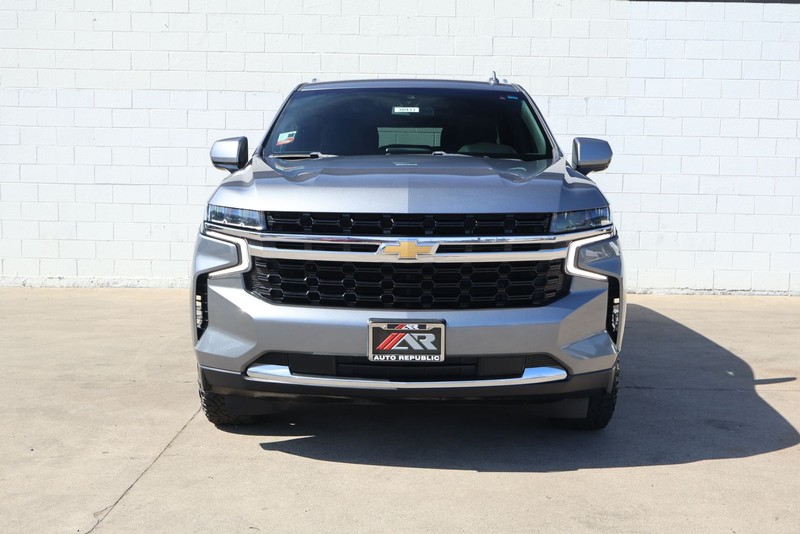 Chevrolet Suburban Vehicle Full-screen Gallery Image 02