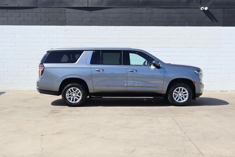 Chevrolet Suburban Vehicle Full-screen Gallery Image 04