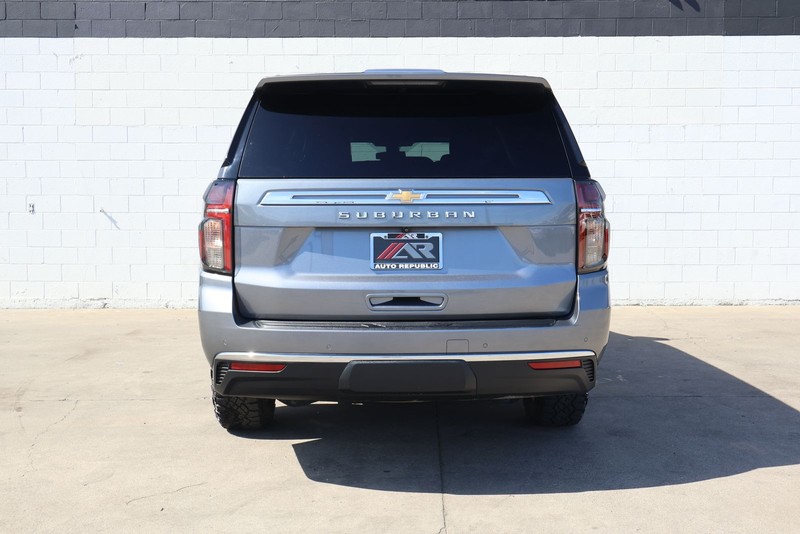 Chevrolet Suburban Vehicle Full-screen Gallery Image 06