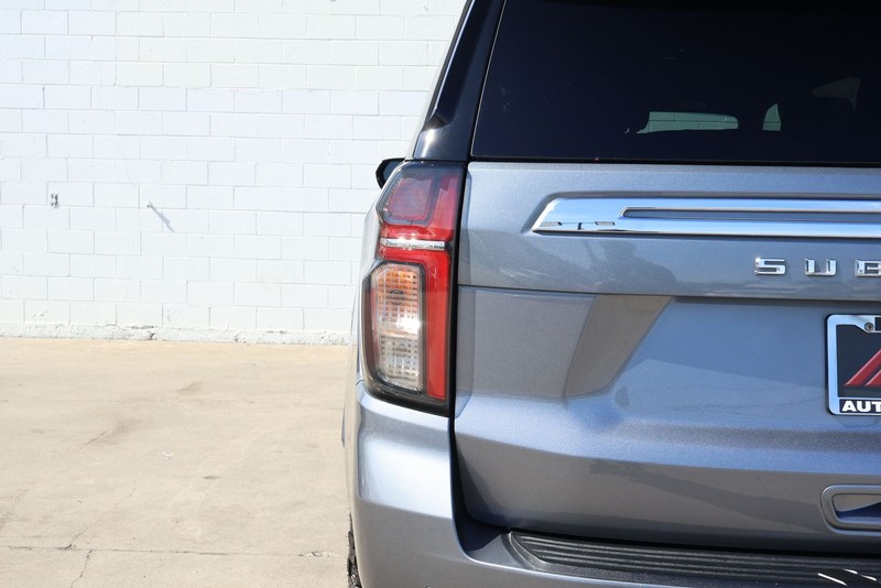 Chevrolet Suburban Vehicle Full-screen Gallery Image 07