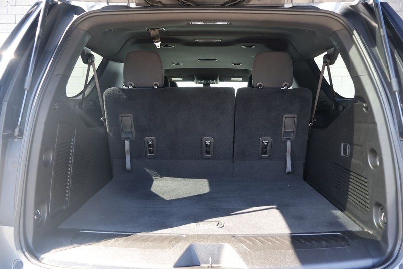 Chevrolet Suburban Vehicle Full-screen Gallery Image 08