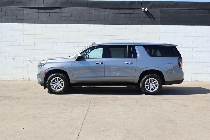 Chevrolet Suburban Vehicle Full-screen Gallery Image 10