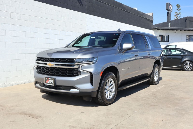 Chevrolet Suburban Vehicle Full-screen Gallery Image 11