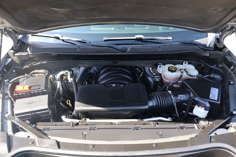 Chevrolet Suburban Vehicle Full-screen Gallery Image 12