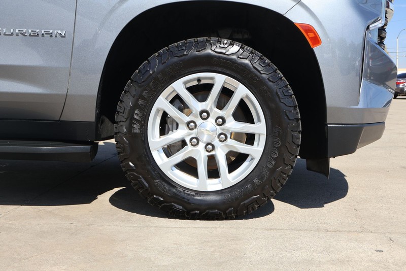 Chevrolet Suburban Vehicle Full-screen Gallery Image 13