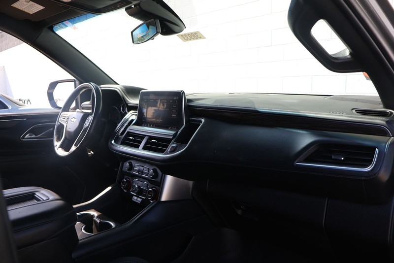 Chevrolet Suburban Vehicle Full-screen Gallery Image 19