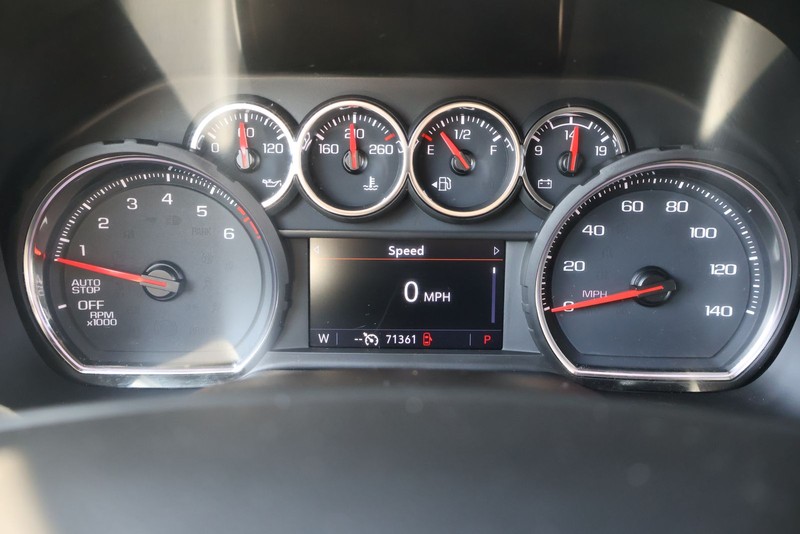 Chevrolet Suburban Vehicle Full-screen Gallery Image 24