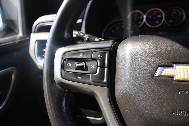 Chevrolet Suburban Vehicle Full-screen Gallery Image 25