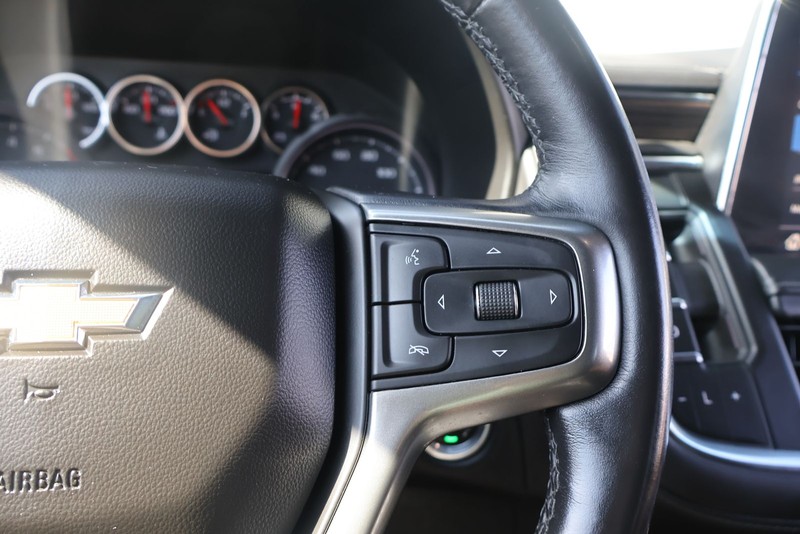 Chevrolet Suburban Vehicle Full-screen Gallery Image 26