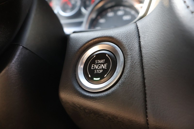 Chevrolet Suburban Vehicle Full-screen Gallery Image 27