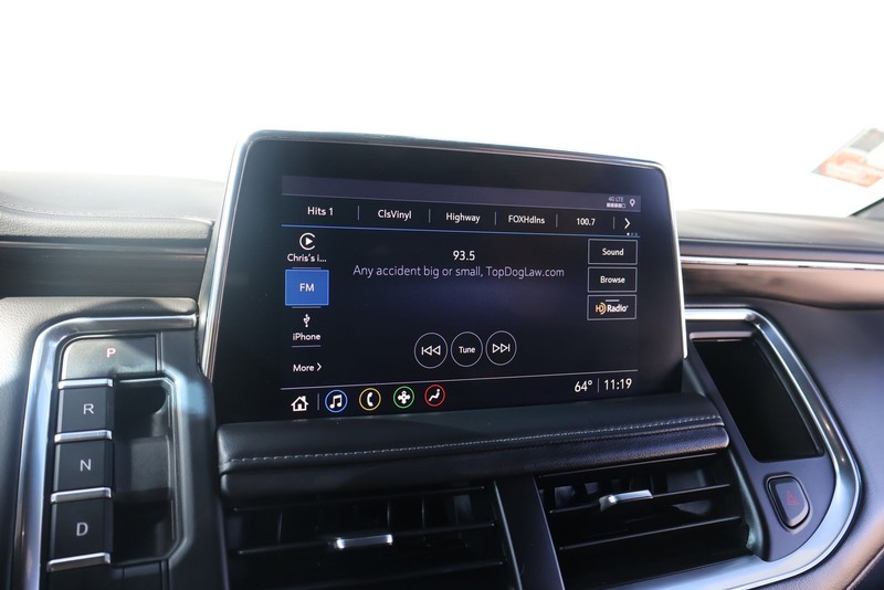 Chevrolet Suburban Vehicle Full-screen Gallery Image 28