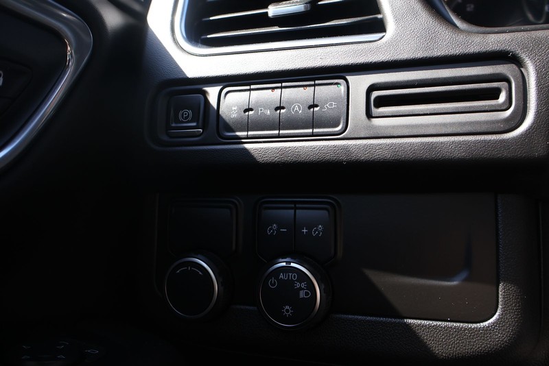 Chevrolet Suburban Vehicle Full-screen Gallery Image 31