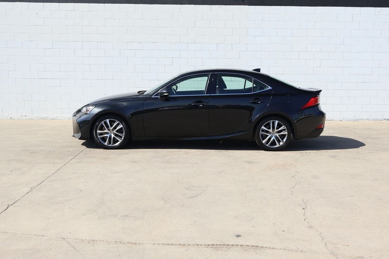 Lexus IS 300 Vehicle Full-screen Gallery Image 10