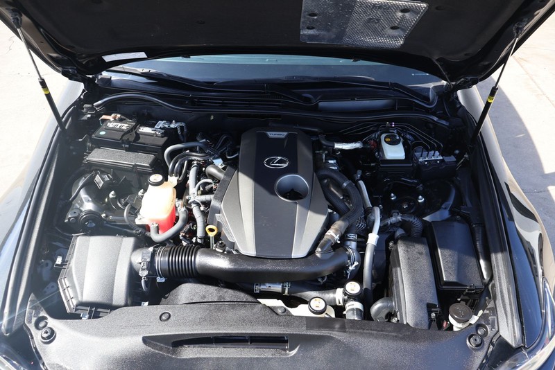 Lexus IS 300 Vehicle Full-screen Gallery Image 12