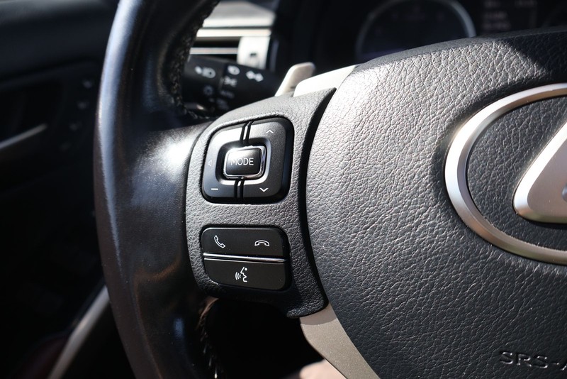 Lexus IS 300 Vehicle Full-screen Gallery Image 25