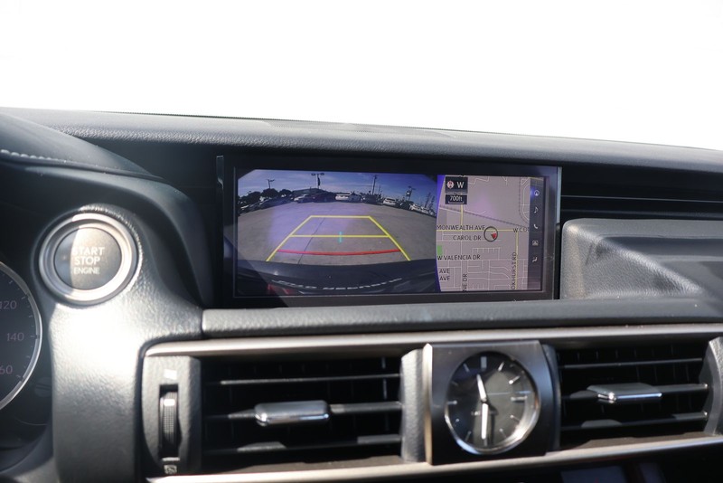 Lexus IS 300 Vehicle Full-screen Gallery Image 29