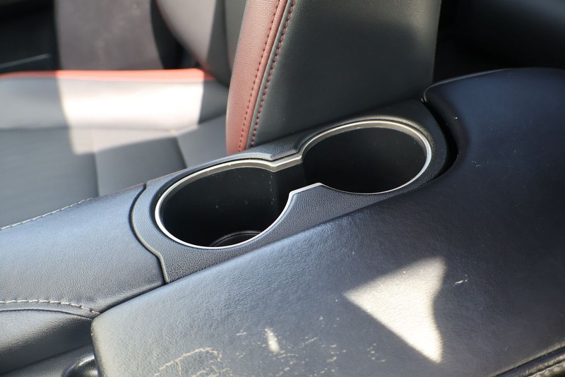 Lexus IS 300 Vehicle Full-screen Gallery Image 34