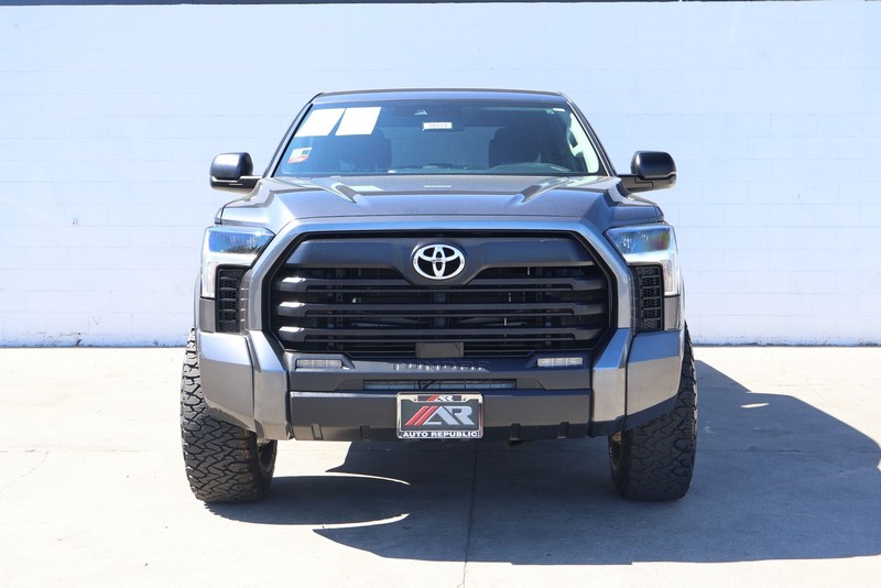 Toyota Tundra 4WD Vehicle Full-screen Gallery Image 02