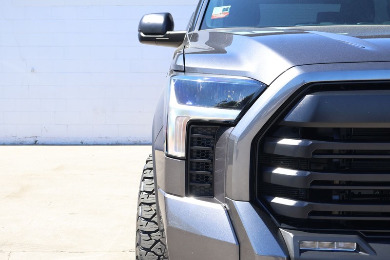 Toyota Tundra 4WD Vehicle Full-screen Gallery Image 03