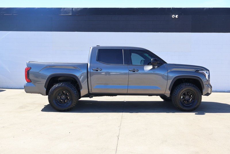 Toyota Tundra 4WD Vehicle Full-screen Gallery Image 04