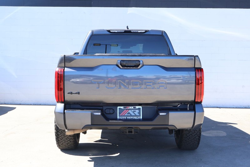 Toyota Tundra 4WD Vehicle Full-screen Gallery Image 06