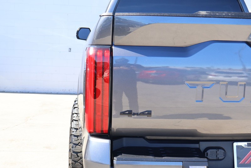 Toyota Tundra 4WD Vehicle Full-screen Gallery Image 07