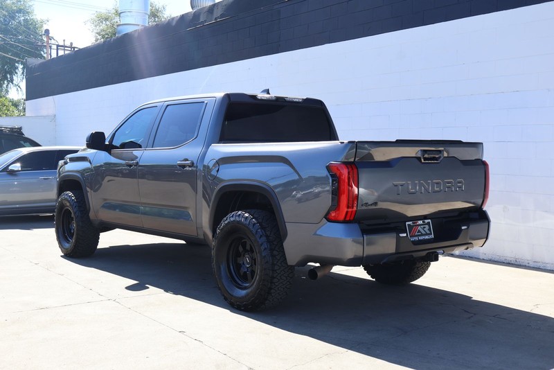 Toyota Tundra 4WD Vehicle Full-screen Gallery Image 09