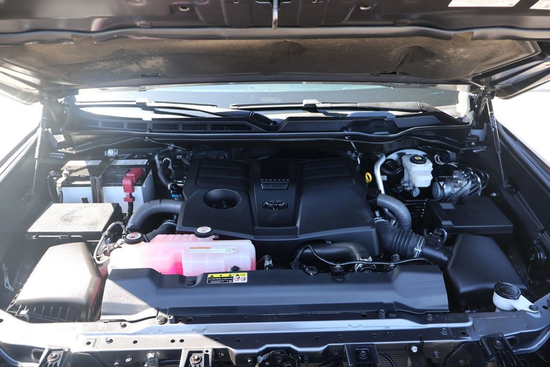 Toyota Tundra 4WD Vehicle Full-screen Gallery Image 12