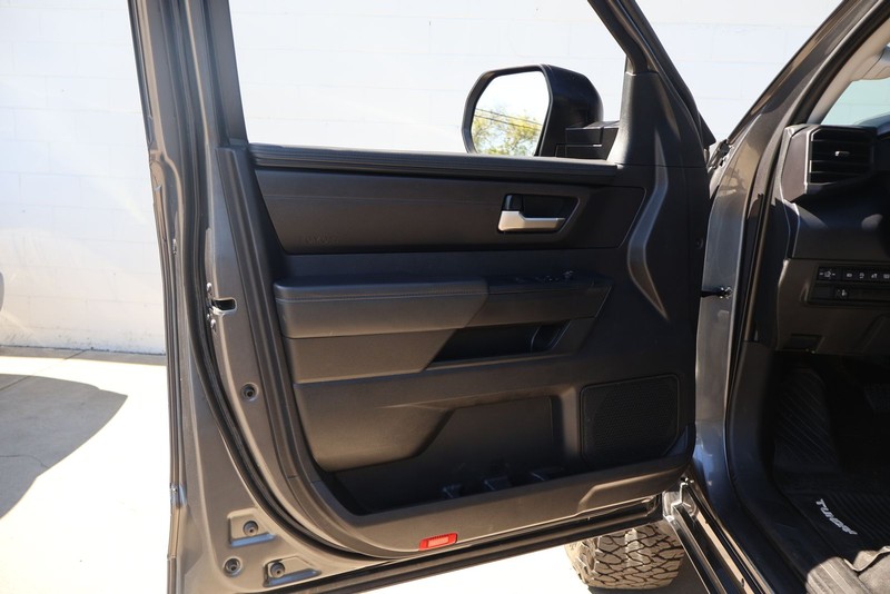 Toyota Tundra 4WD Vehicle Full-screen Gallery Image 14