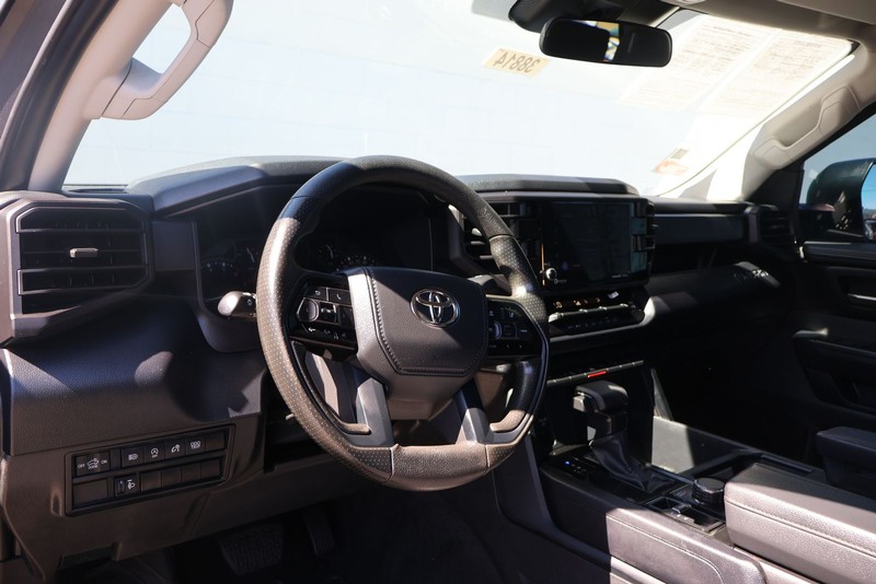 Toyota Tundra 4WD Vehicle Full-screen Gallery Image 16