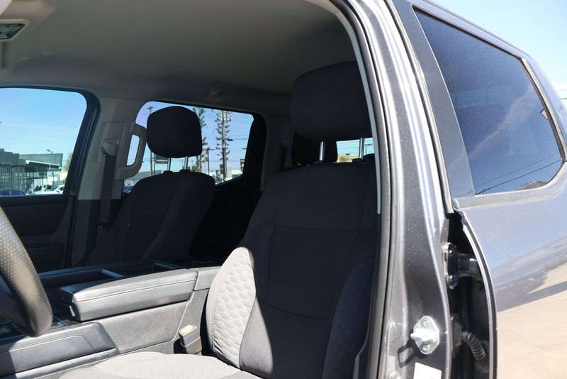 Toyota Tundra 4WD Vehicle Full-screen Gallery Image 17