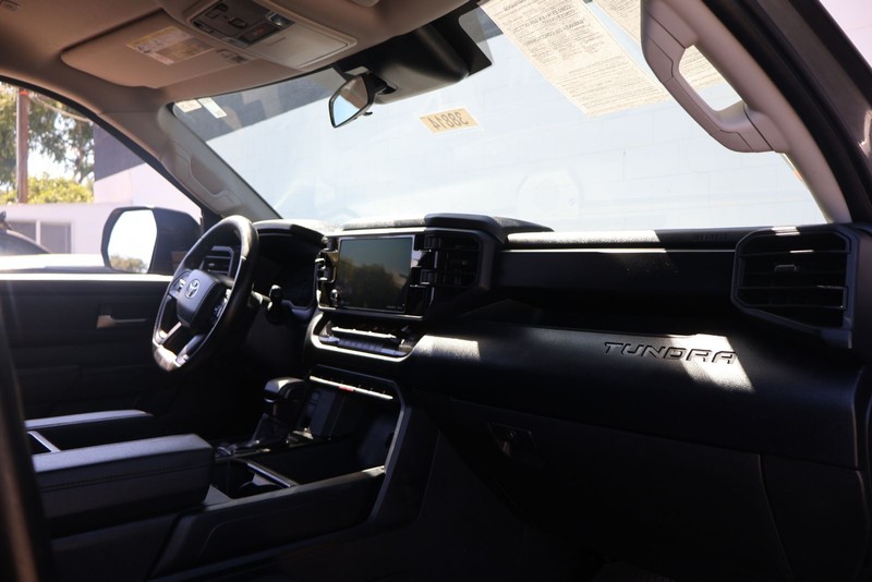 Toyota Tundra 4WD Vehicle Full-screen Gallery Image 19