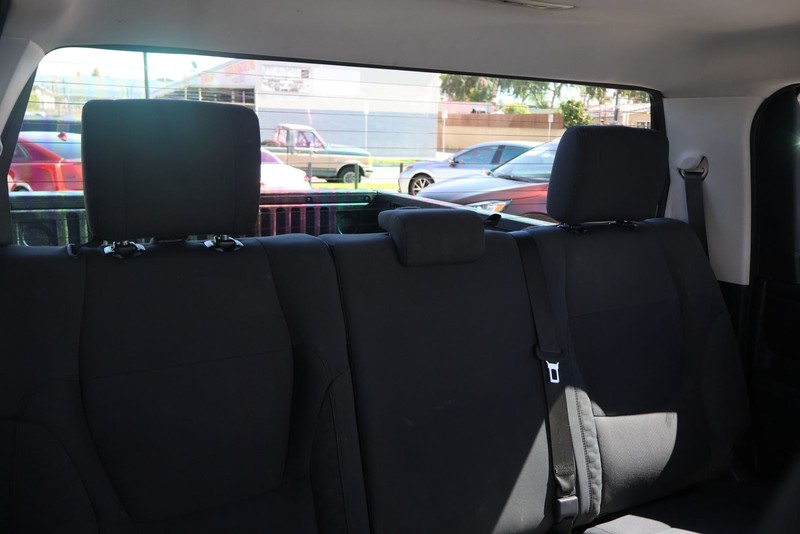 Toyota Tundra 4WD Vehicle Full-screen Gallery Image 21