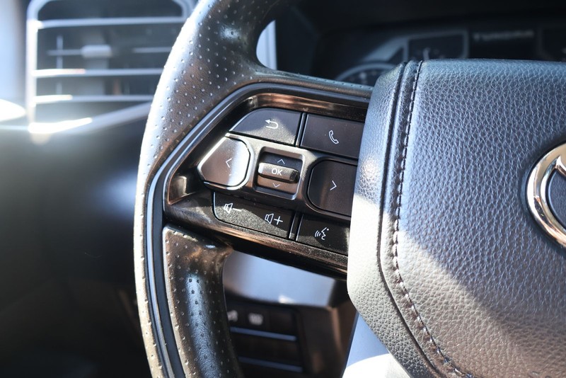 Toyota Tundra 4WD Vehicle Full-screen Gallery Image 25