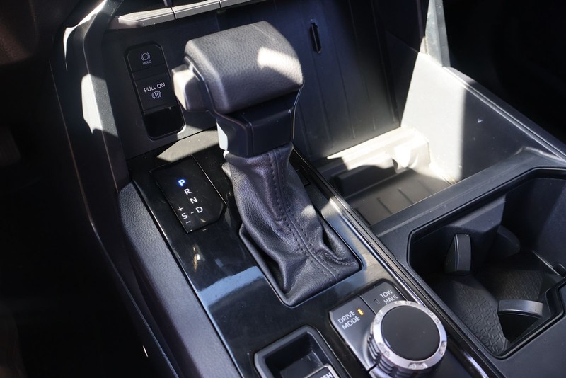 Toyota Tundra 4WD Vehicle Full-screen Gallery Image 31