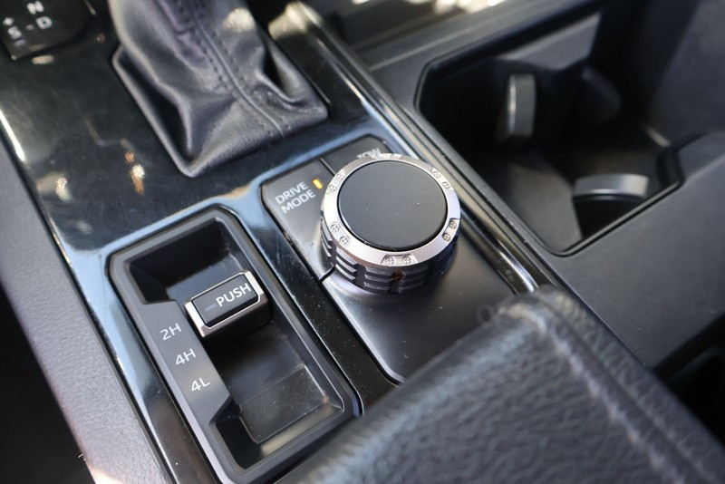 Toyota Tundra 4WD Vehicle Full-screen Gallery Image 32