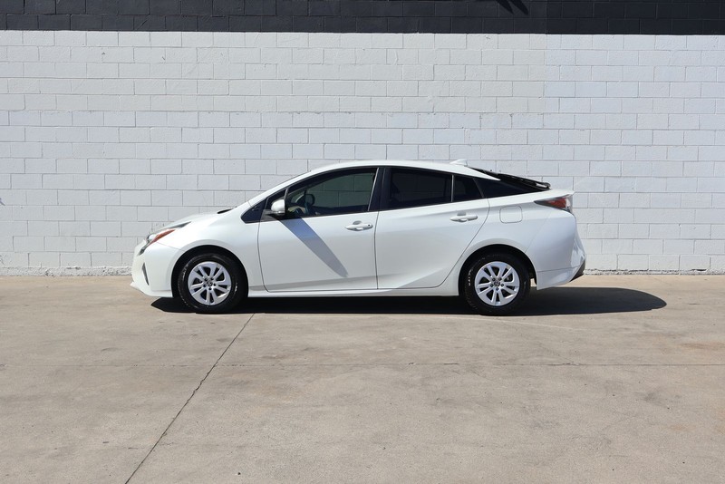 Toyota Prius Vehicle Full-screen Gallery Image 10