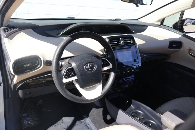 Toyota Prius Vehicle Full-screen Gallery Image 16