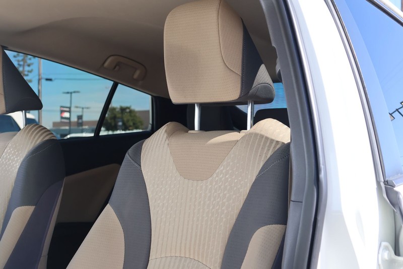 Toyota Prius Vehicle Full-screen Gallery Image 18