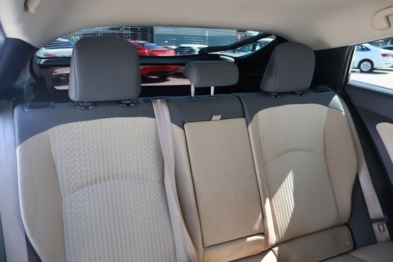 Toyota Prius Vehicle Full-screen Gallery Image 21