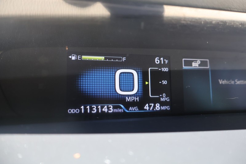 Toyota Prius Vehicle Full-screen Gallery Image 23