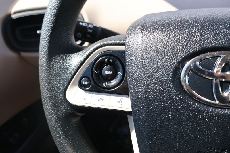 Toyota Prius Vehicle Full-screen Gallery Image 26