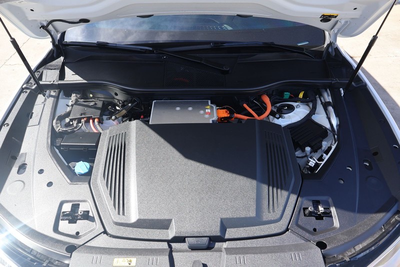 Audi e-tron Vehicle Full-screen Gallery Image 13