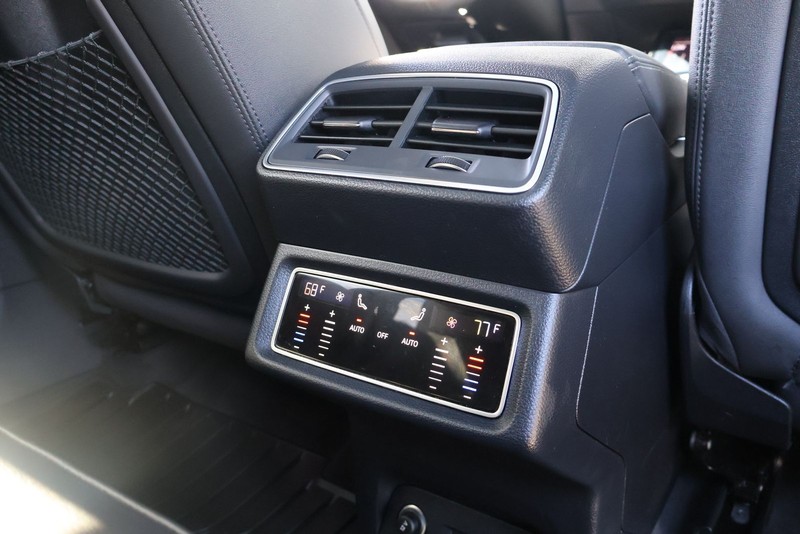 Audi e-tron Vehicle Full-screen Gallery Image 23